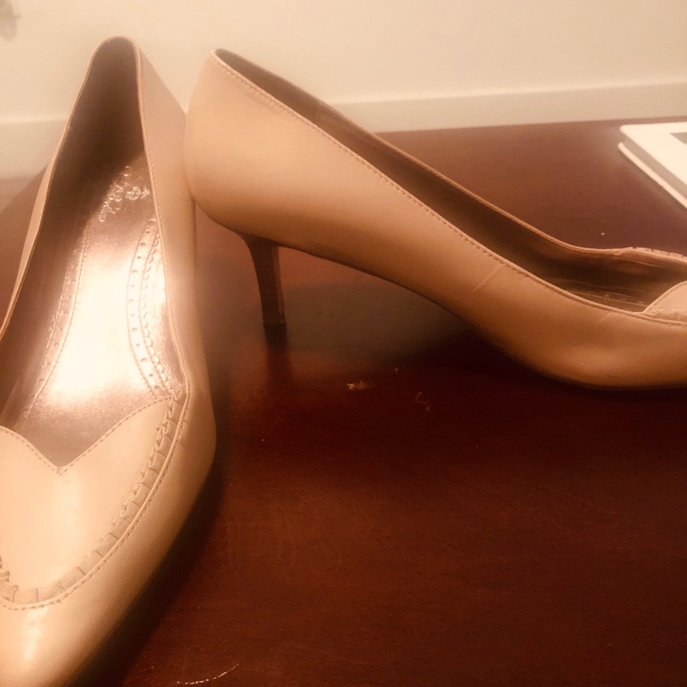 Brooks brother kitten heel pumps - Picture 2 of 2